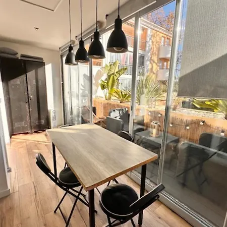 Charming With Superb Terrace - Apartment